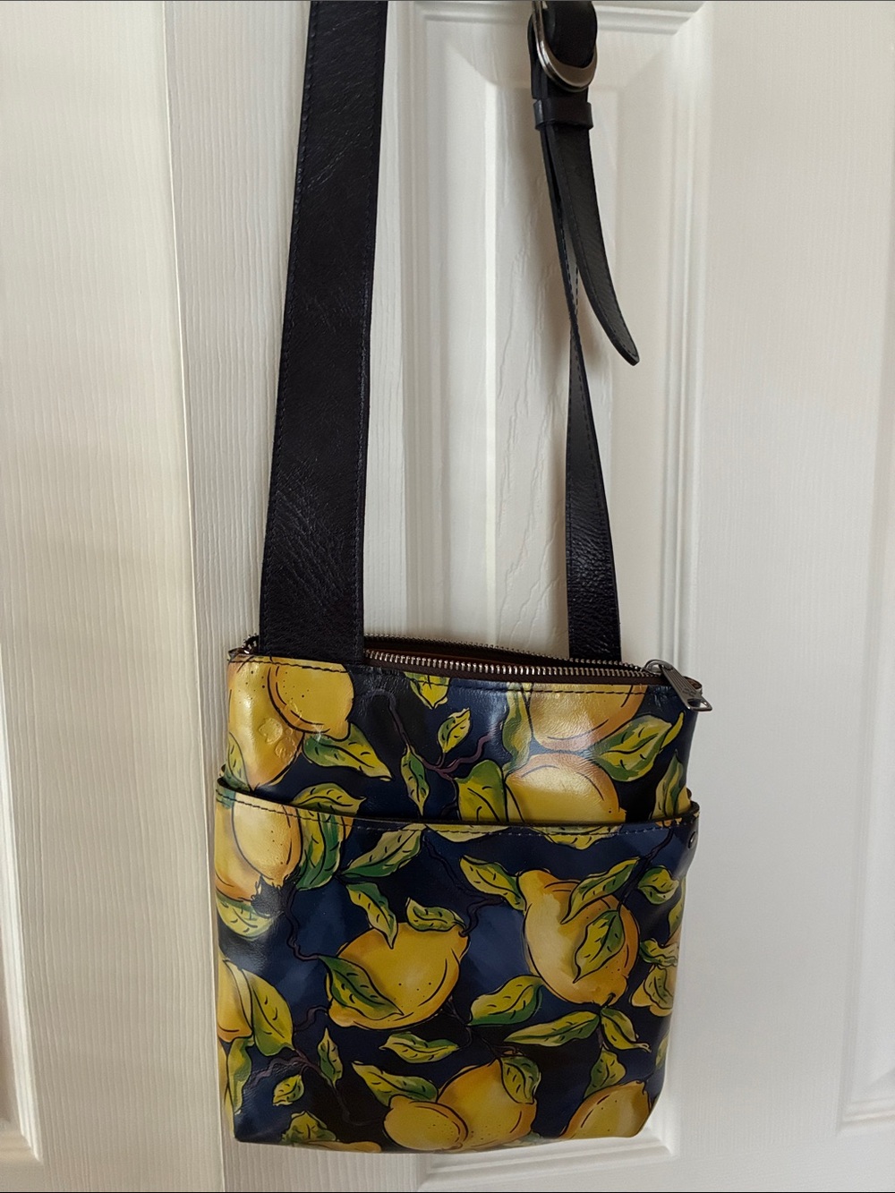 Patricia Nash Lemon Print Navy Crossbody Bag with Black Strap EUC Like New - Picture 10 of 16